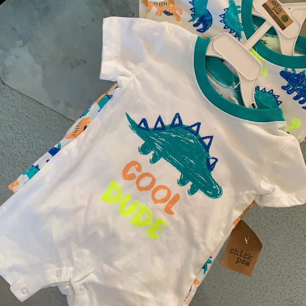 Chick Pea 2 Piece Romper Set 💚💙🦕🦖
